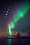 Aurore boréale et étoile filante observées en Norvège 