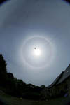 Halo autour du Soleil et trainée de condensation