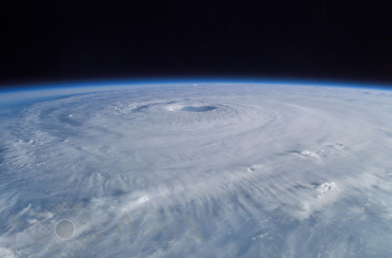 Ouragan Isabel vu par la station spatiale internationale. 09/2003