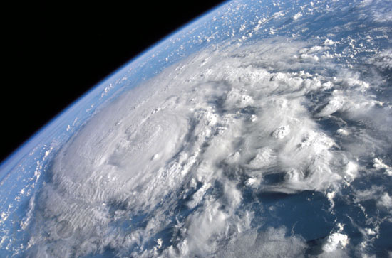 Typhon Sangda vu depuis ISS. 09/2004