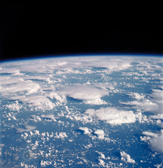 Cumulus et altocumulus vus depuis Apollo 7. 10/1968