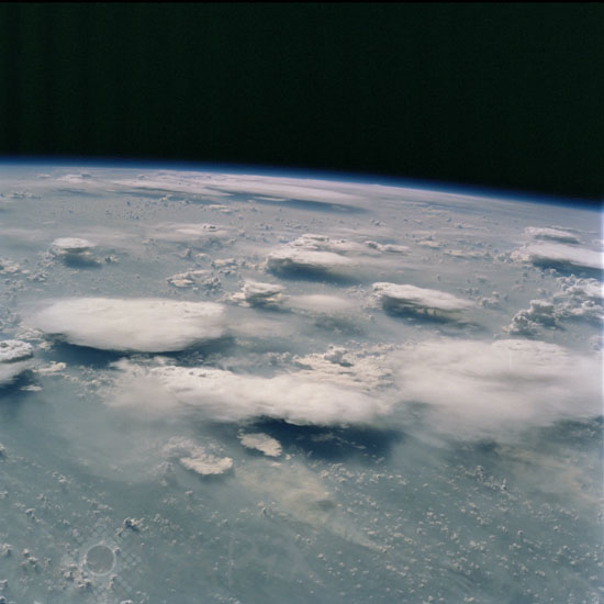 Cumulonimbus vus depuis l'espace
