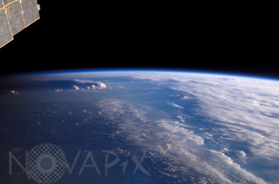 Nuages vus depuis la station spatiale internationale 06/2002