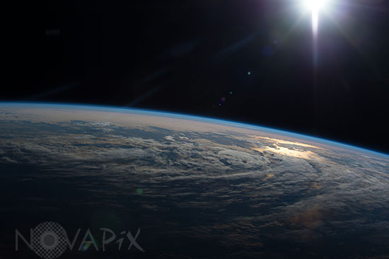 Terre et Soleil vus depuis l'espace