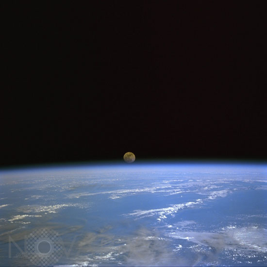 Lever de Lune au-dessus de la Terre