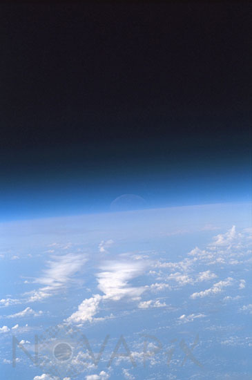 Coucher de Lune au-dessus de la Terre