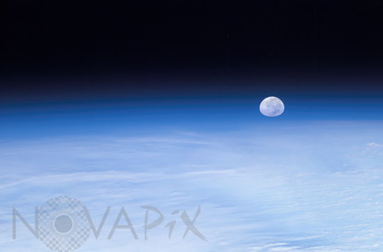 La Lune dans l'atmosphère de la Terre