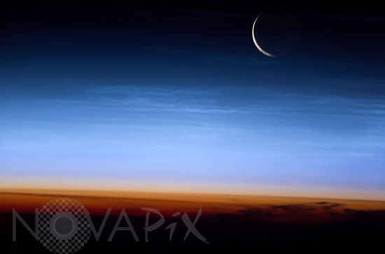 Atmosphère de la Terre et nuages noctiluques