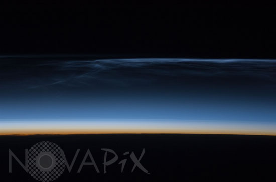 Atmosphère de la Terre et nuages noctiluques