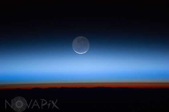 La Lune au-dessus de l'atmosphère terrestre