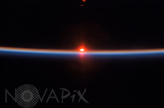 Atmosphère de la Terre et coucher de soleil