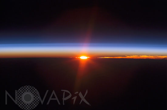 Atmosphère de la Terre et coucher de soleil 04/2008