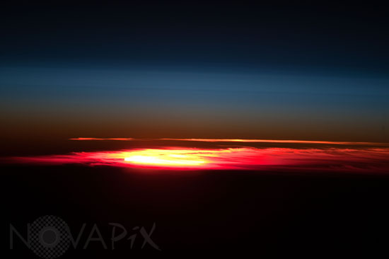 Atmosphère de la Terre et coucher de soleil 