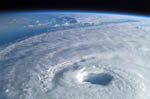 Ouragan Isabel vu par la station spatiale internationale. 09/2003
