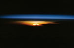 Lever de soleil vu depuis la navette Endeavour 09/1992