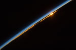 Atmosphère de la Terre et coucher de soleil 
