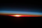 Atmosphère de la Terre et coucher de soleil 