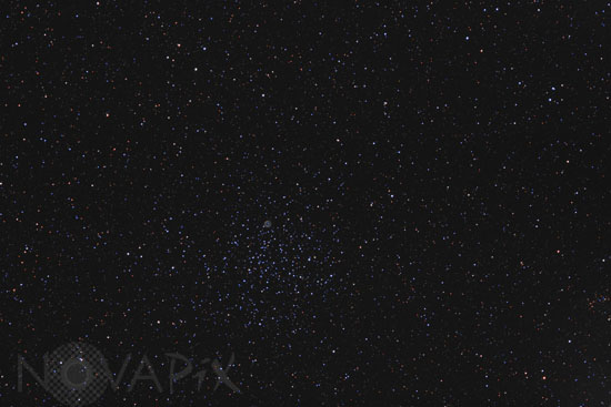 Amas d'étoiles M46 et nébuleuse planétaire NGC 2438 dans la Poupe