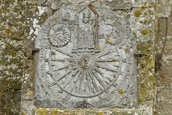 Saint Germain-l'Auxerrois church sundial, Pleyben (France)