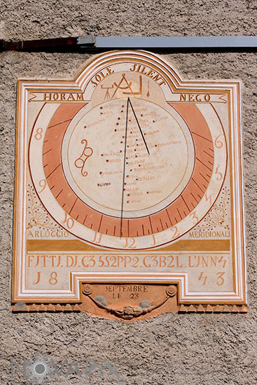 Cadran solaire - Eglise d'Entraigues