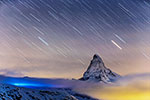 Filé d'étoiles sur le Cervin