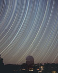 Trainées d'étoiles sur l'observatoire de Siding Spring
