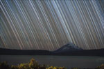 Filé d'étoiles sur le volcan Nevado Sajama