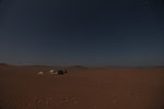 Ciel étoilé et clair de Lune dans le désert d'Atacama