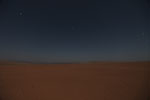 Ciel étoilé et clair de Lune dans le désert d'Atacama