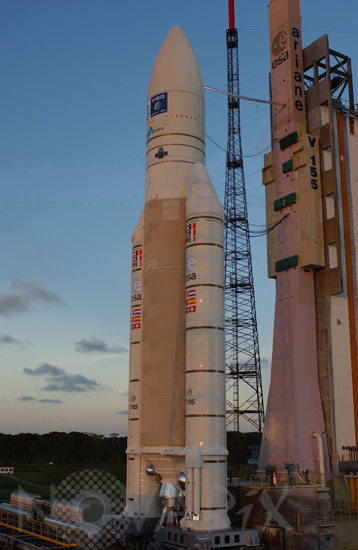 Fusée Ariane 5 sur son pas de tir. 08/2002