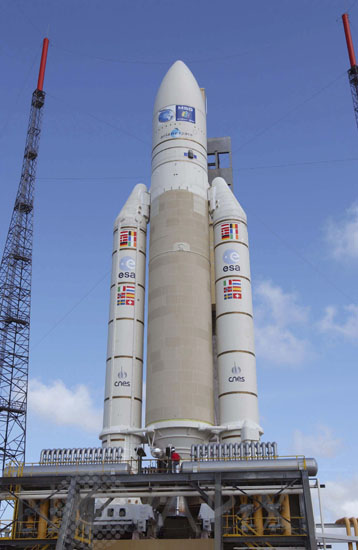 Fusée Ariane 5 sur son pas de tir. 08/2002