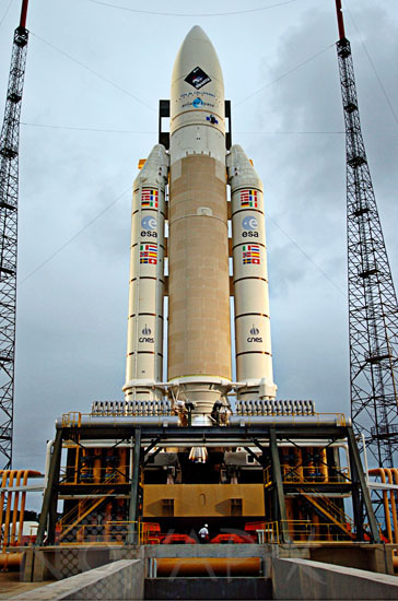 Ariane 5G+, stands on its launch pad 02/2004