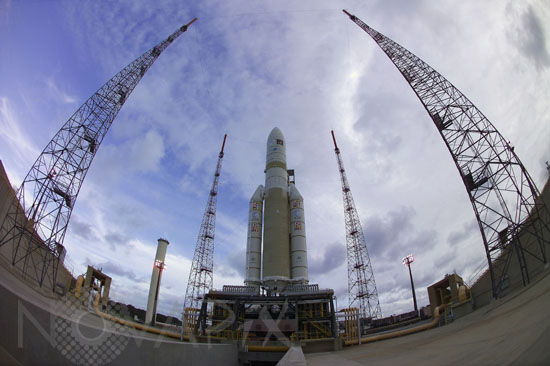 Fusée Ariane 5 sur son pas de tir. 02/2005