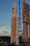 Fusée Ariane 5 sur son pas de tir. 08/2002
