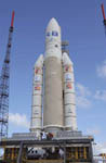 Fusée Ariane 5 sur son pas de tir. 08/2002