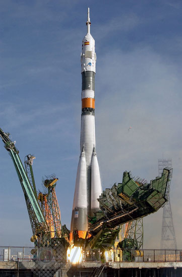 Décollage fusée Soyuz TMA-3. 10/2003