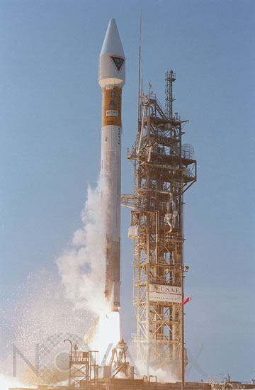 Décollage fusée Atlas IIA-Centaur 06/2000