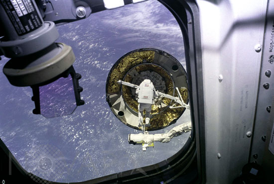 Capture du satellite de télécommunication Intelsat 6