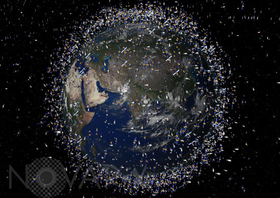 Vue des satellites et débris en orbite basse autour de la Terre