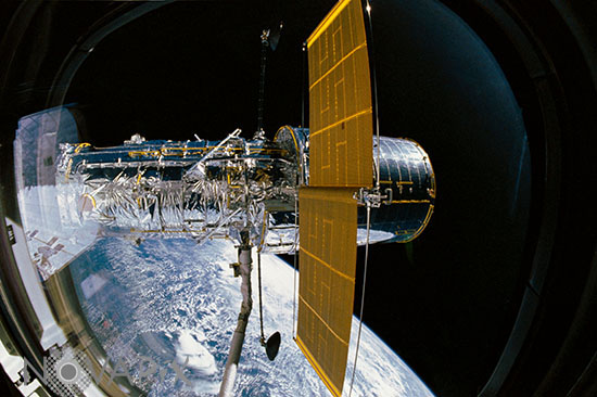 Déploiement du satellite Hubble 25/04/1990