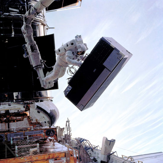 Hubble space telescope: second repair mission 02/1997