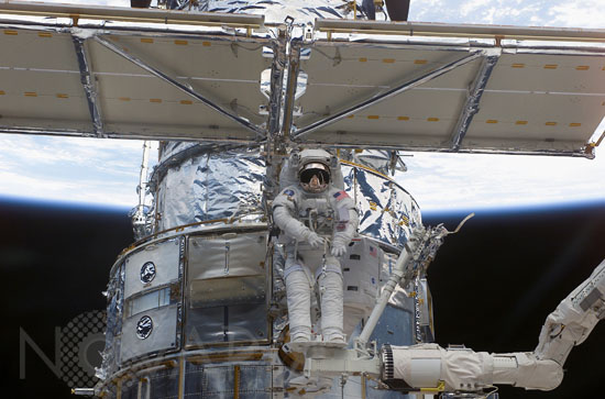 Hubble space telescope: fourth repair mission. 03/2002
