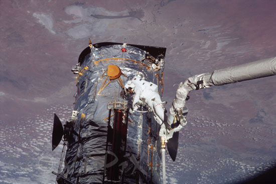 Hubble space telescope: fourth repair mission. 03/2002