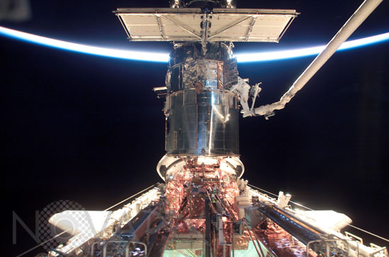 Hubble space telescope: fourth repair mission. 03/2002