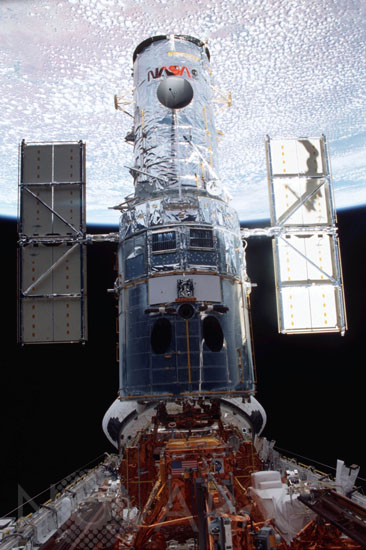 Hubble space telescope: fourth repair mission. 03/2002