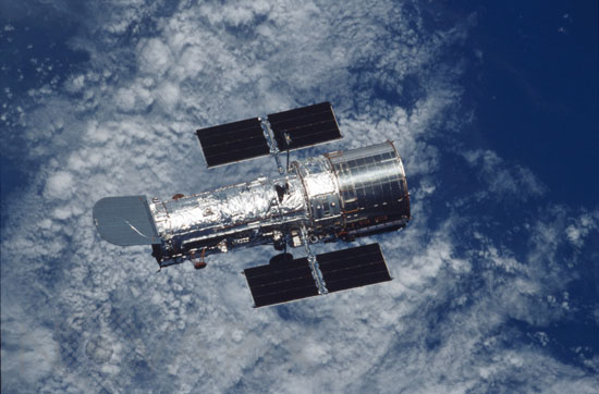 Télescope spatial Hubble: fin de la 4e mission d'entretien. 03/2002
