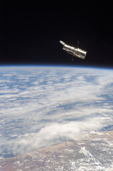 Télescope spatial Hubble: fin de la 4e mission d'entretien. 03/2002