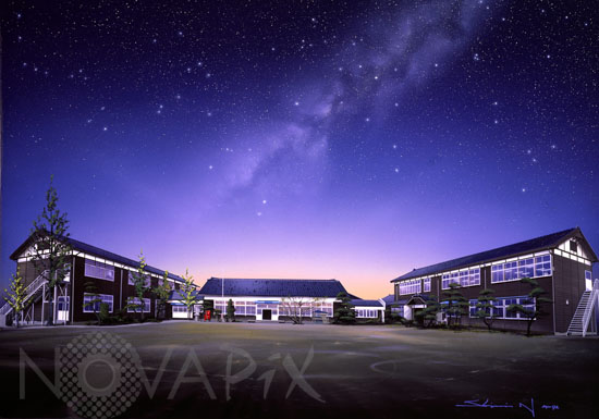 Voie lactée au-dessus d'une école au Japon-Vue d'artiste